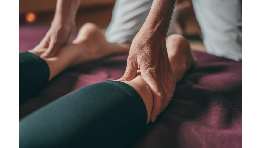 Massage : l’huile essentielle de cyprès pour favoriser la circulation sanguine